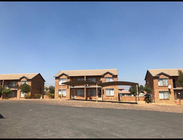 2 BEDROOM TOWNHOUSE RENTED IN THE REEDS